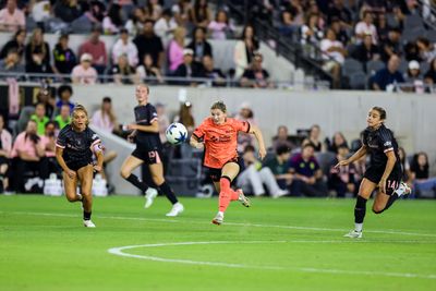 Angel City FC Defeats Bay FC 2-0, Extends Unbeaten Streak to Nine Matches Ahead of NWSL Playoffs